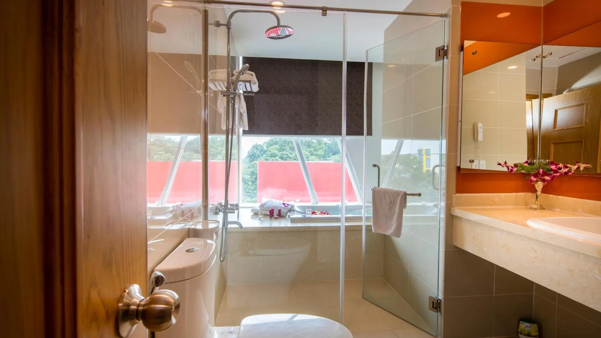 Ttc Hotel Deluxe Airport